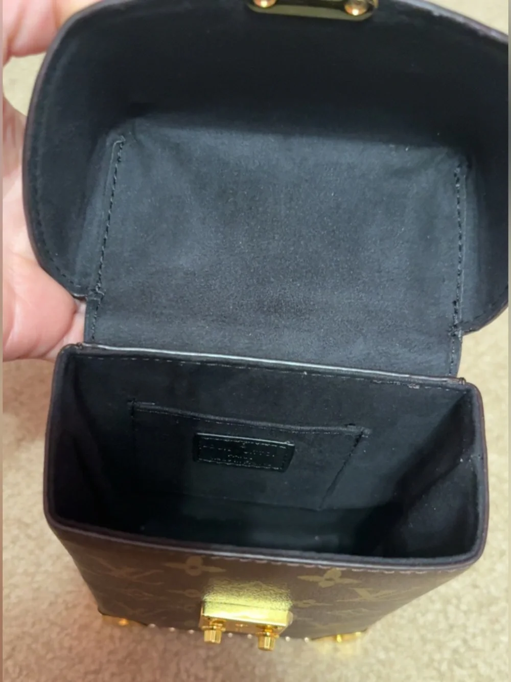 Designer-inspired camera box - Picture 4 of 7